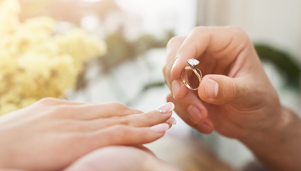 無料カウンセリングで婚活を始めて結婚した新郎新婦イメージ - 看護師の婚活 結婚相談所ナース福岡